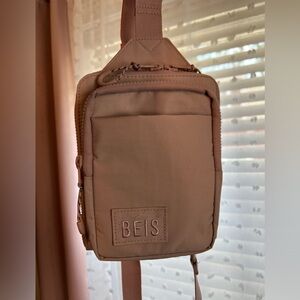 Beis The Sports Sling in atlas pink